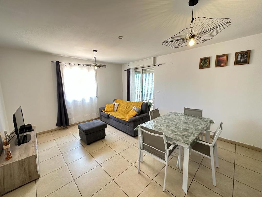Appartement T3 Proche Aeroport Et Nordev Sainte-Clotilde Exteriér fotografie